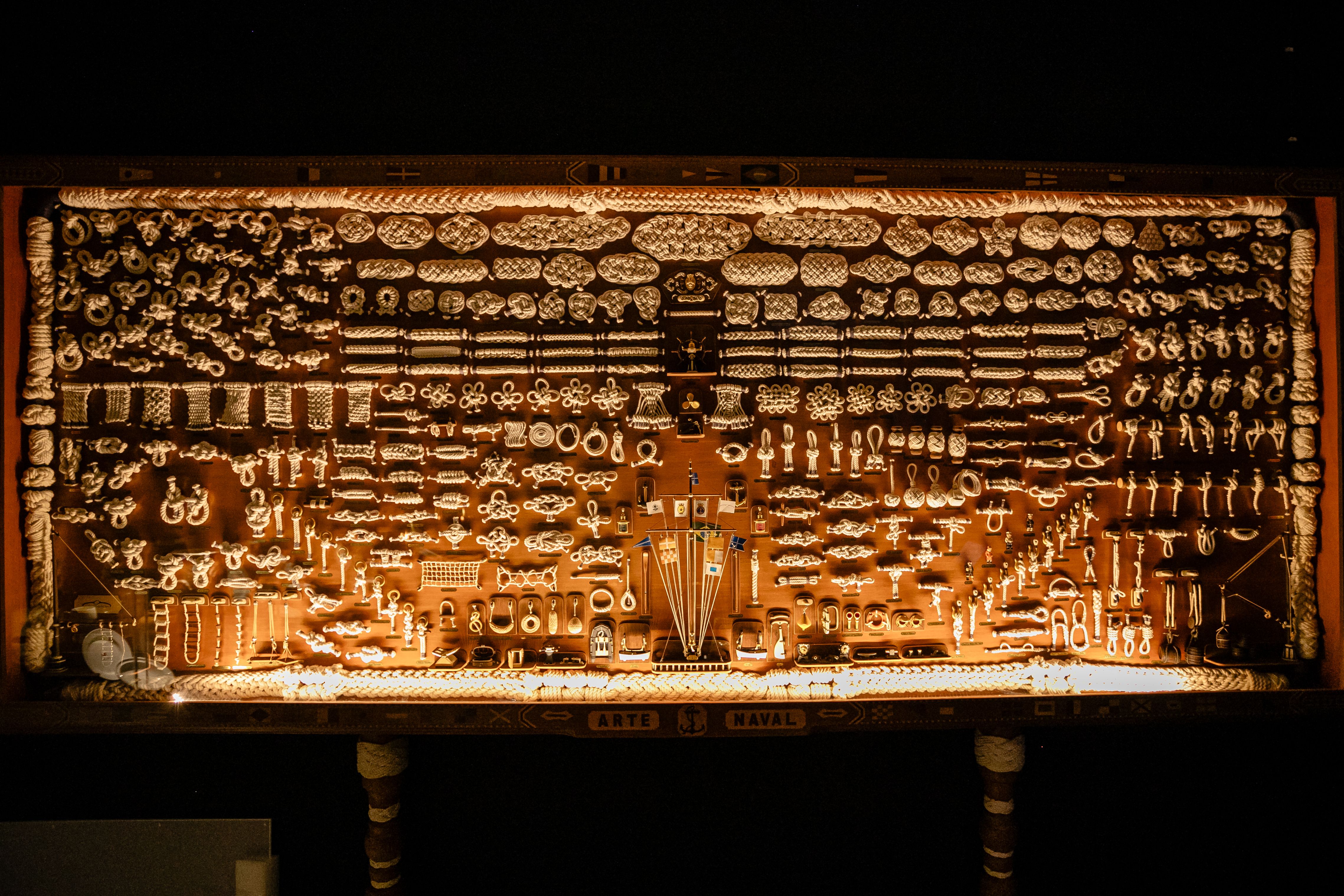 Mostra uma atividade típica da costa brasileira, praticada desde o período colonial até os dias atuais. São apresentadas suas características culturais, como as canoas monóxilas, bem como a relevância da pesca tradicional para a identidade e a subsistência de diversas comunidades do país.